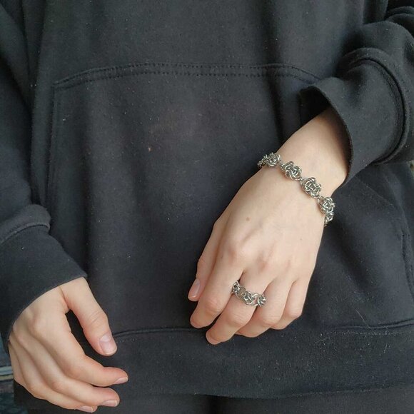 Vintage medieval elf style silver orc weave chainmail bracelet - Picture 11 of 11